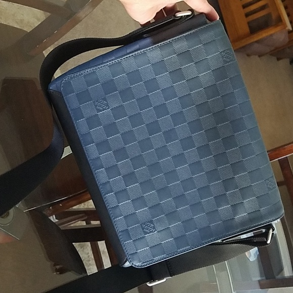 louis vuitton messenger bag - Picture 1 of 8